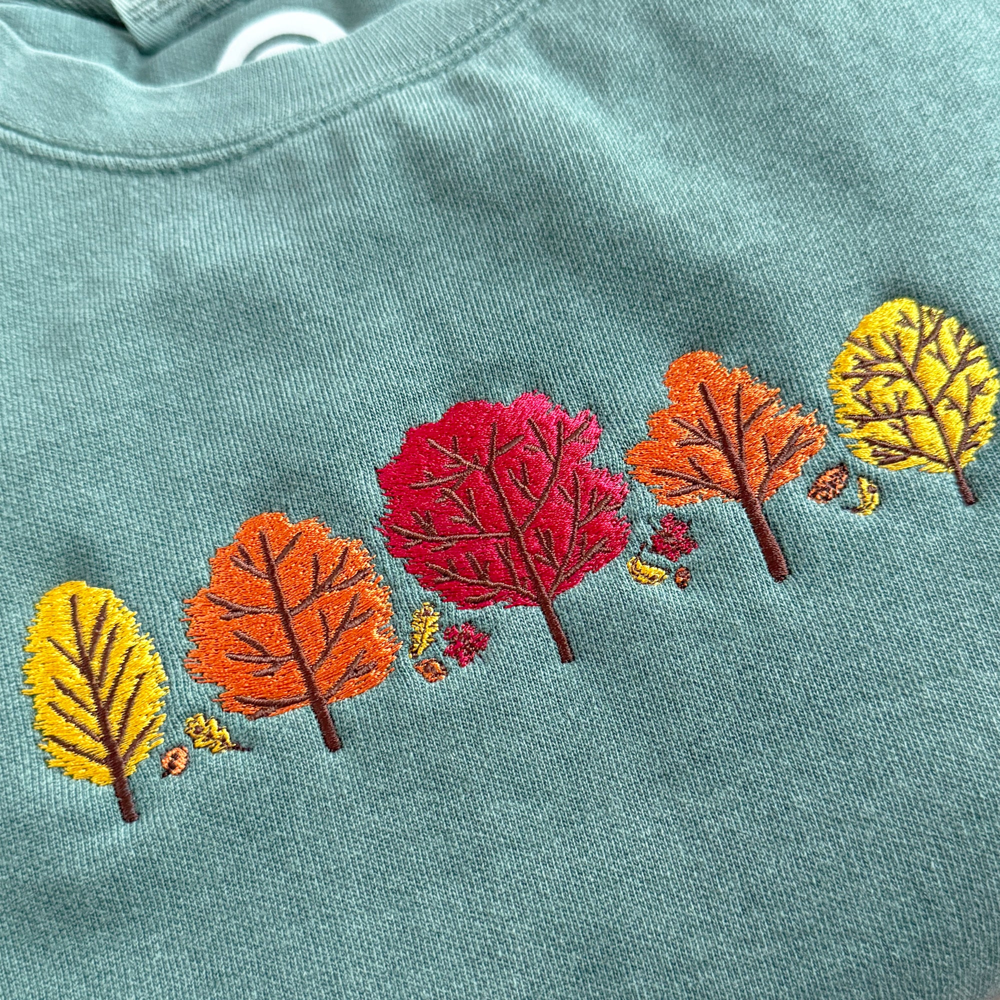 【2024】お歳暮・冬ギフト Crewneck Embroidered Trees Autumn Sweatshirt by Nurtured – トップス